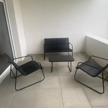 Spacieux En Centre-ville Avec Terrasse Et Parking Pour 4 Personnes - Fr-1-778-45 Saint-Pierre-d'Oleron