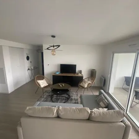 Spacieux En Centre-ville Avec Terrasse Et Parking Pour 4 Personnes - Fr-1-778-45 *