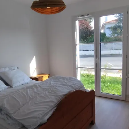 Spacieux En Centre-ville Avec Terrasse Et Parking Pour 4 Personnes - Fr-1-778-45