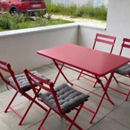 Spacieux En Centre-ville Avec Terrasse Et Parking Pour 4 Personnes - Fr-1-778-45 *