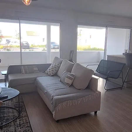 Spacieux En Centre-ville Avec Terrasse Et Parking Pour 4 Personnes - Fr-1-778-45 * Saint-Pierre-d'Oleron
